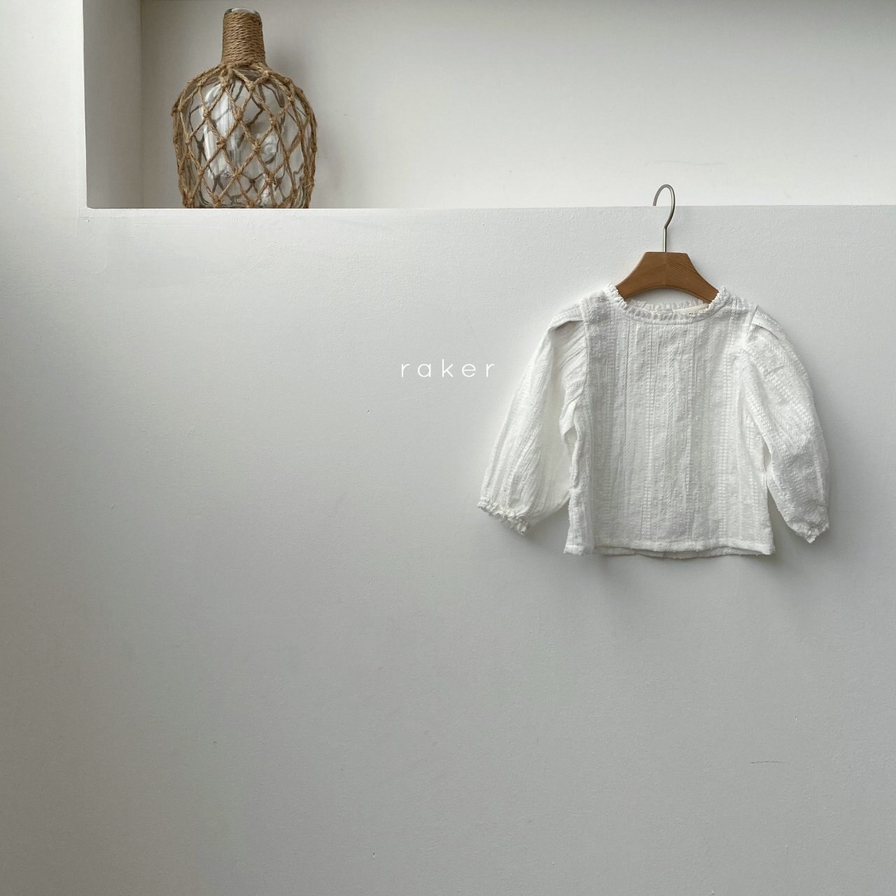 Chemise ample à manches longues pour enfants, haut doux pour filles coréennes, col à fleurs, vêtements imprimés, collection printemps et automne: beige white / 18M