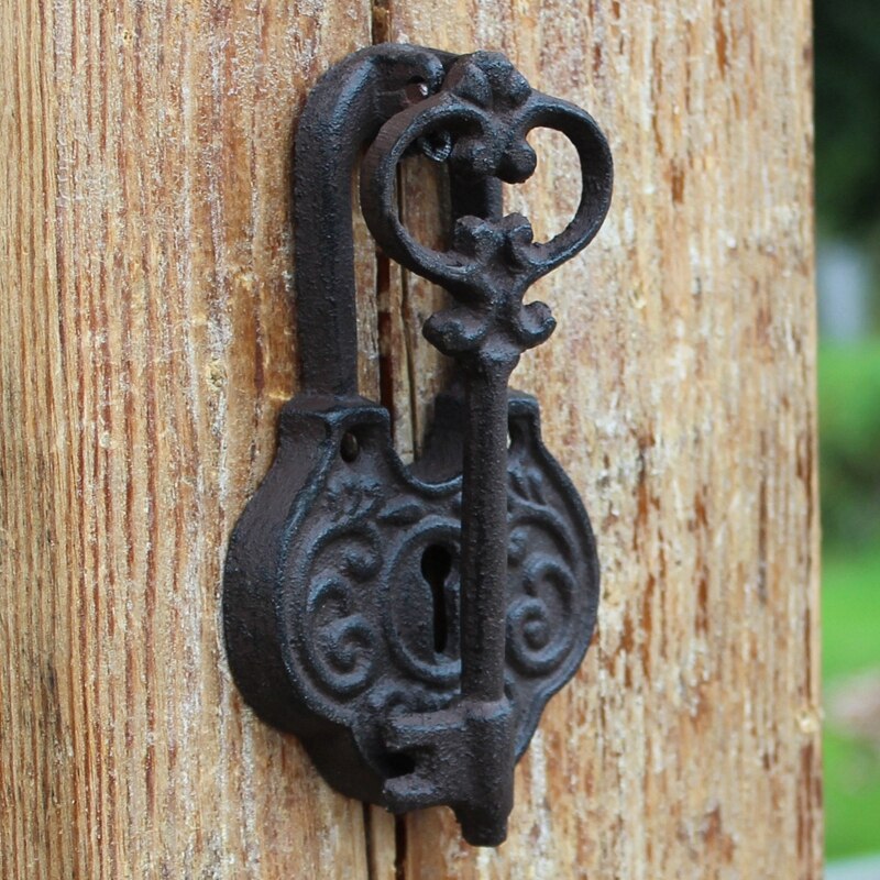 Rustic Key Lock Cast Iron Door Hand Knocking European Home Garden Decor Heavy Metal Door Handle Farm House Accents Door Handle