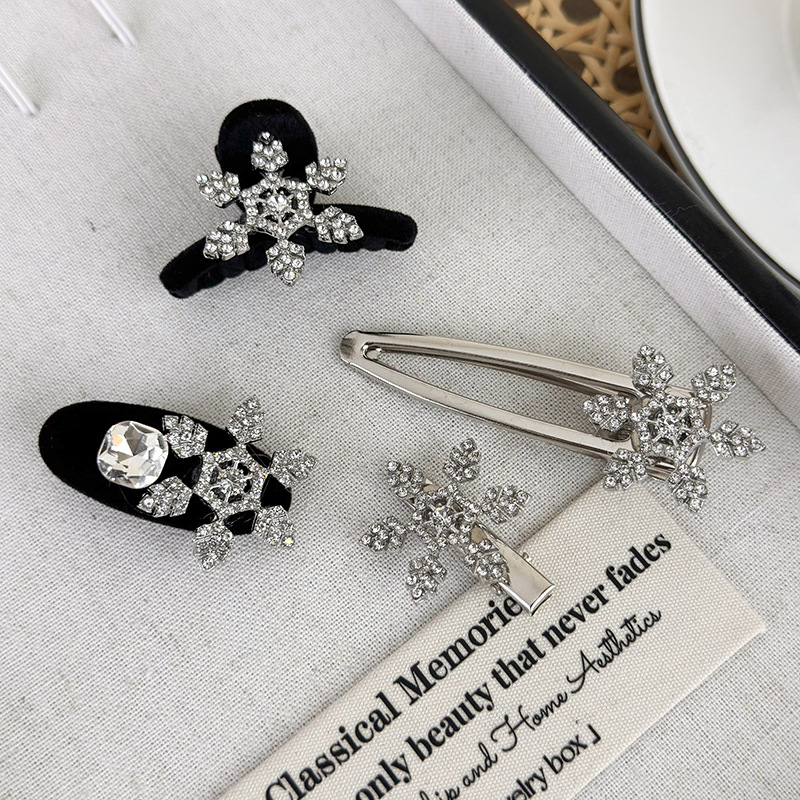 Christmas Rhinestones Snowflake Hair Clips Winter Pearl Crystal Metal Hair Pins For Woman Girls Sweet Barrettes