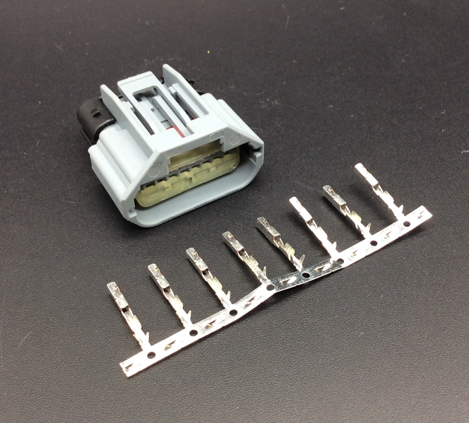 for Ford Mondeo blind spot detection module plug connector terminal 8PIN original housing module connector: Default Title