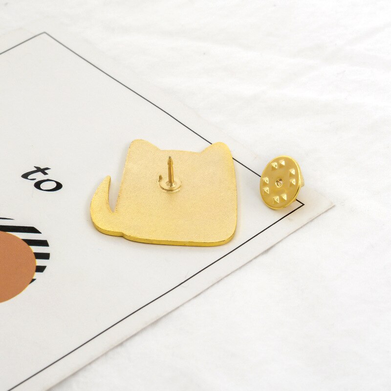 Gato engraçado dos desenhos animados esmalte pino cão mãe e gato senhora broches preto branco animal filhote de cachorro gatinho crachá jóias presente para crianças amigos