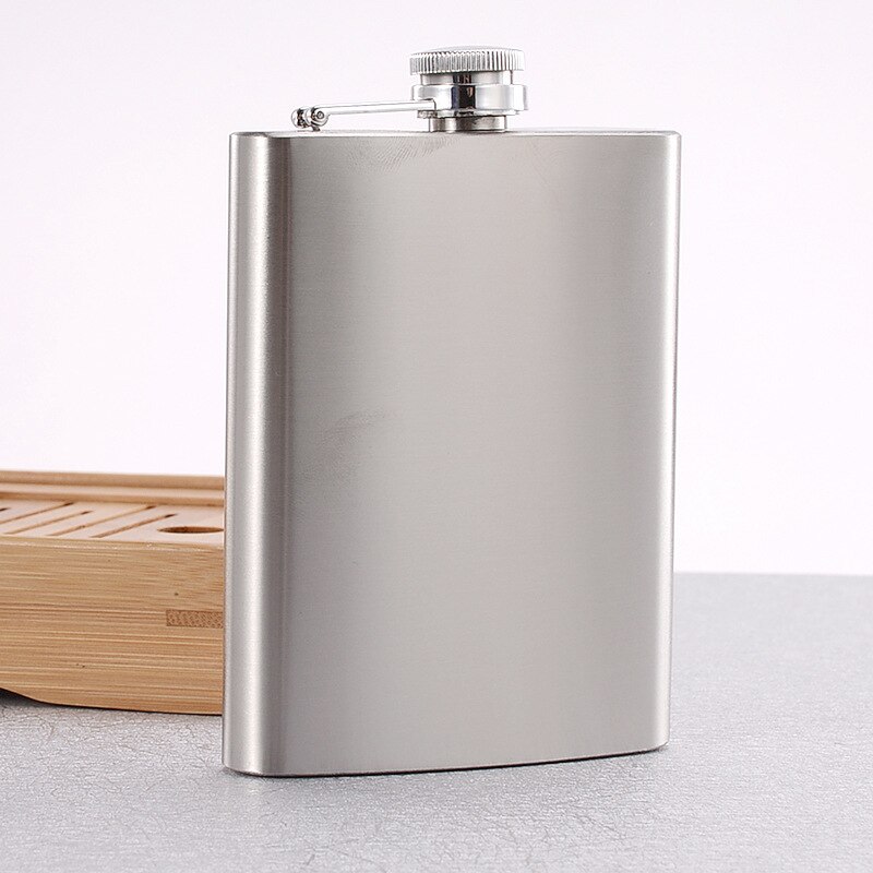 Stainless steel small hip flask with plastic cover 1-18 ounces portable wine bottle ZD: 230ml