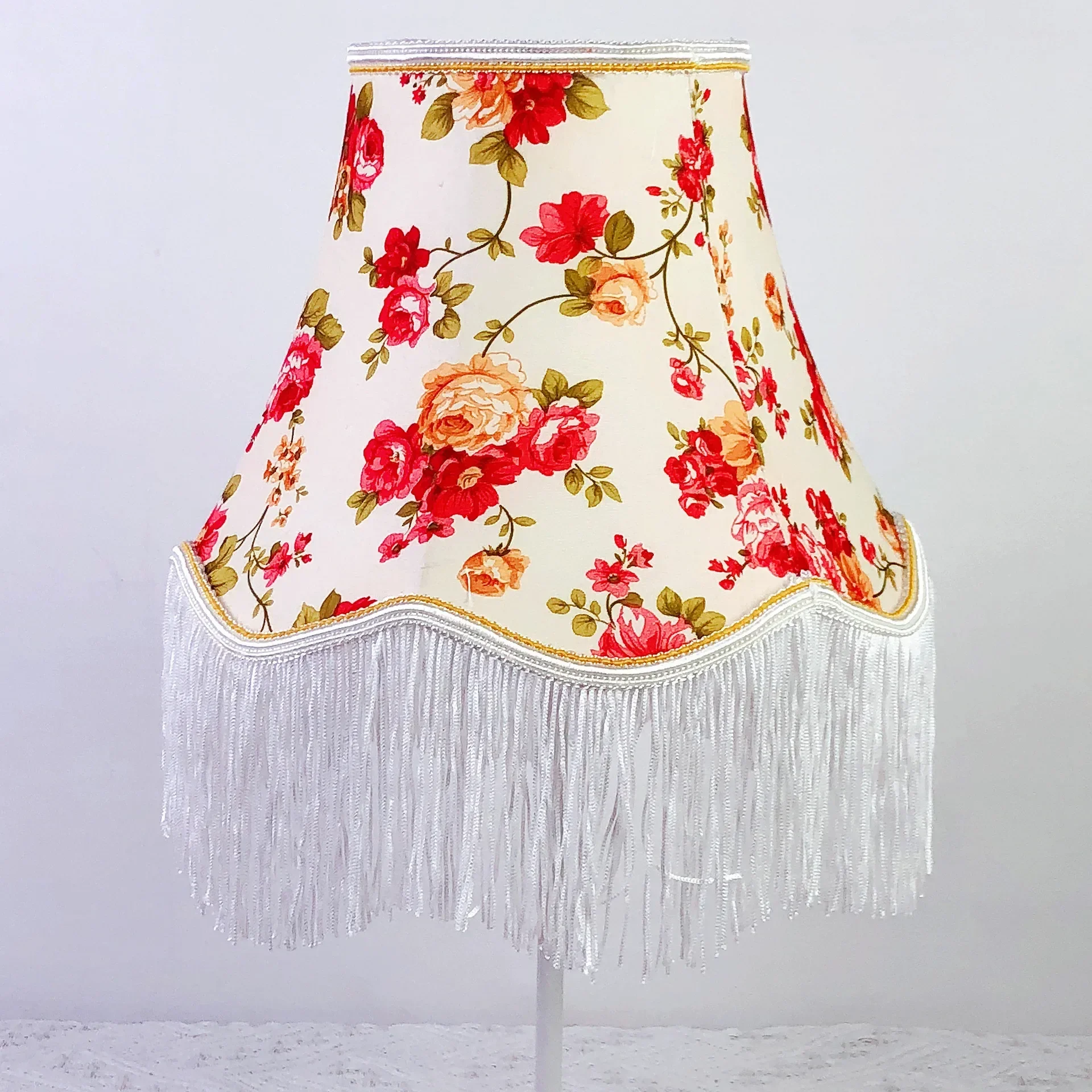 Blumen-Quasten-Lampenschirm, kreativer Nachttisch, gewebte Lampenabdeckungen für Tischlampe, handgefertigtes Beleuchtungszubehör im europäischen Stil: WHITE
