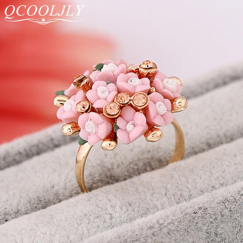 QCOOLJLY Luxe Bloeiende Bloem Vrouwen Engagement Sieraden Kristal Vrouwelijke Bruiloft Vinger Bloem Ringen
