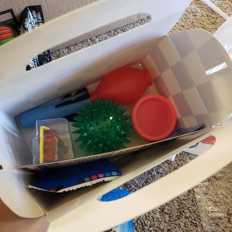 4 st svartvita tävlingsflaggor med godis, papperskartonger med handtag, godispåsar, tävlingspresenter, födelsedagsfestpresenter