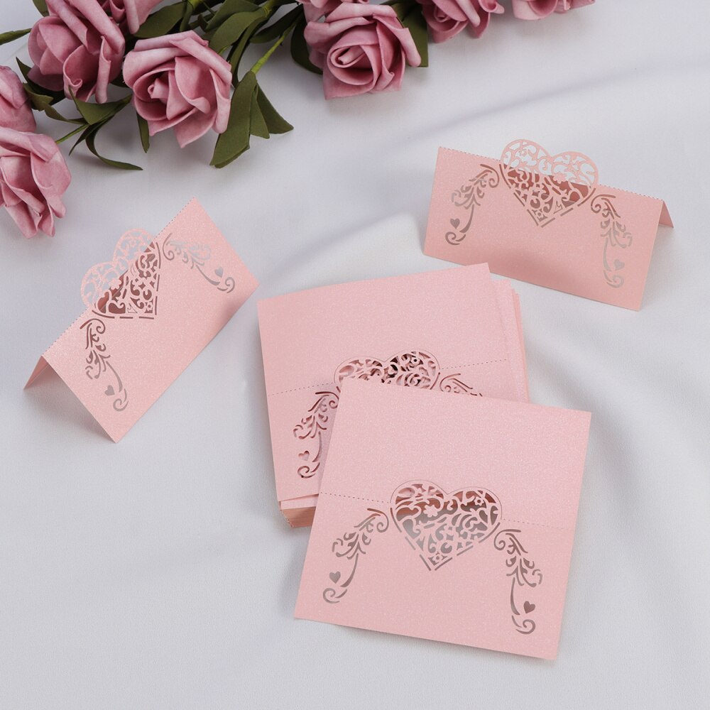 50 stuks gesneden hartvormige tafelnaamkaartjes, plaatskaartjes, decoratie voor bruiloften en feesten (roze)