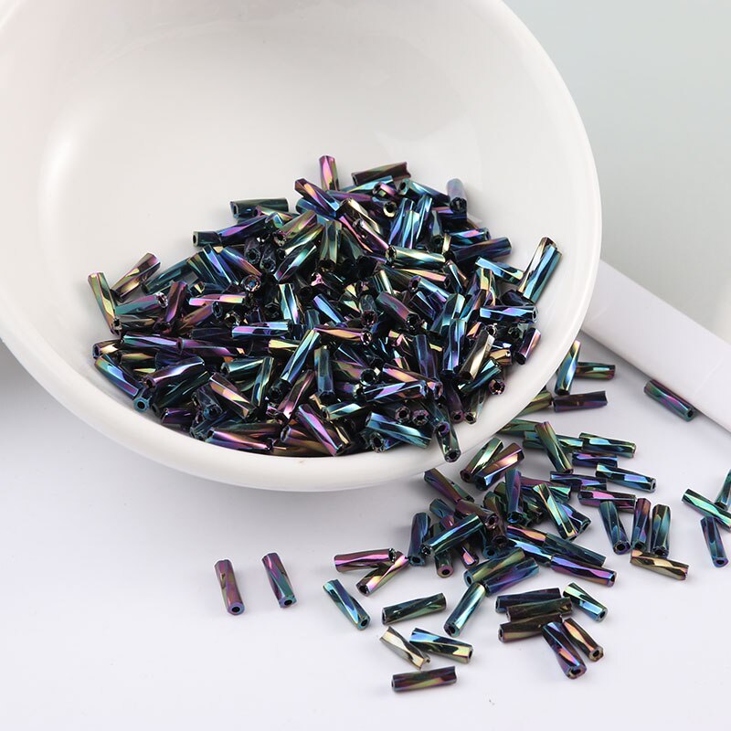 300 Stück spiralförmige Rocailles 11/0 Röhrenperlen 2 x 6 mm Twist Signalhörner Glas Rocailles für DIY Armbinde Schmuck Kleid Herstellung 25 Farben: Kakifarbig
