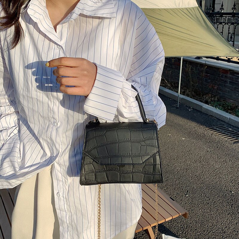 Handtaschen im vintage-stil mit steinmuster, schulterriemen und metallriemen – ideal für frühling und sommer. perfekt für pendler.