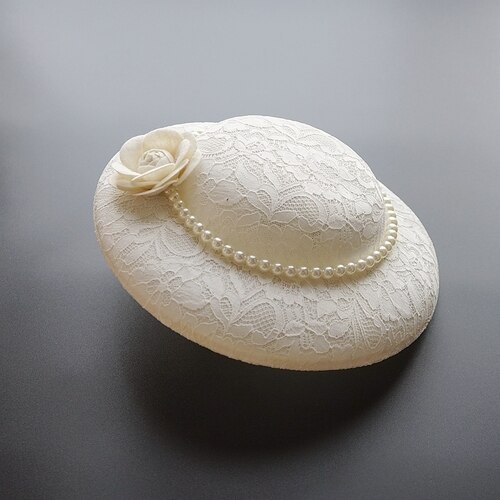 Vintage stor satin bröllopshatt kvinnor brittisk pärla blomma fascinator hatt röd rosa grön spets blommig cocktail show party huvudbonad