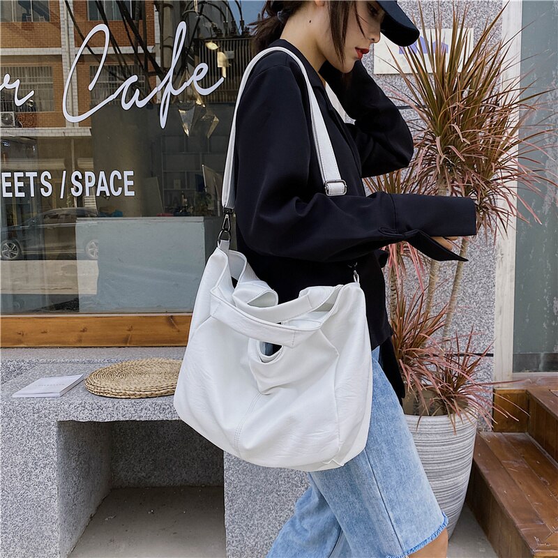 Weiß Leder Frauen Halbe Mond Taschen Große Kapazität Landstreicher Käufer Tasche Weichen PU Crossbody-tasche Beiläufige Koreanische Weibliche Tote taschen