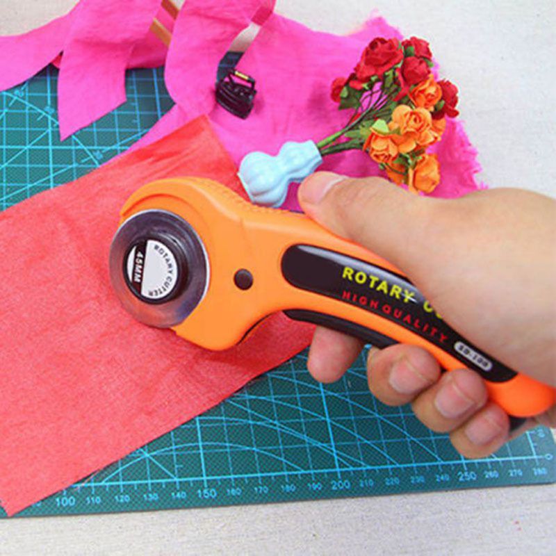 Household DIY Tailor's Scissors Patchwork Hob Cutting Wheel Cutter Cloth Manual Round Cloth Cutter Home Garden Crafts Sewing
