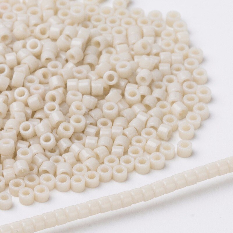 Miyuki delica pärlor 11/0 vit färg super mix pärlarbete leverantör 3 gram / parti: Db261