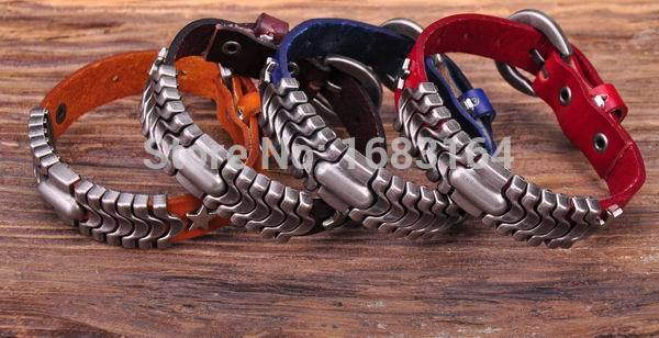 D05 Orange Leder Armbinde Armbinde wellenförmige Nieten Manschette unisex & männer