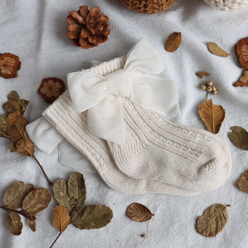 Primavera autum bebê meias com arco grande algodão quente cor sólida da criança bebê menina meias presente de ano novo: beige