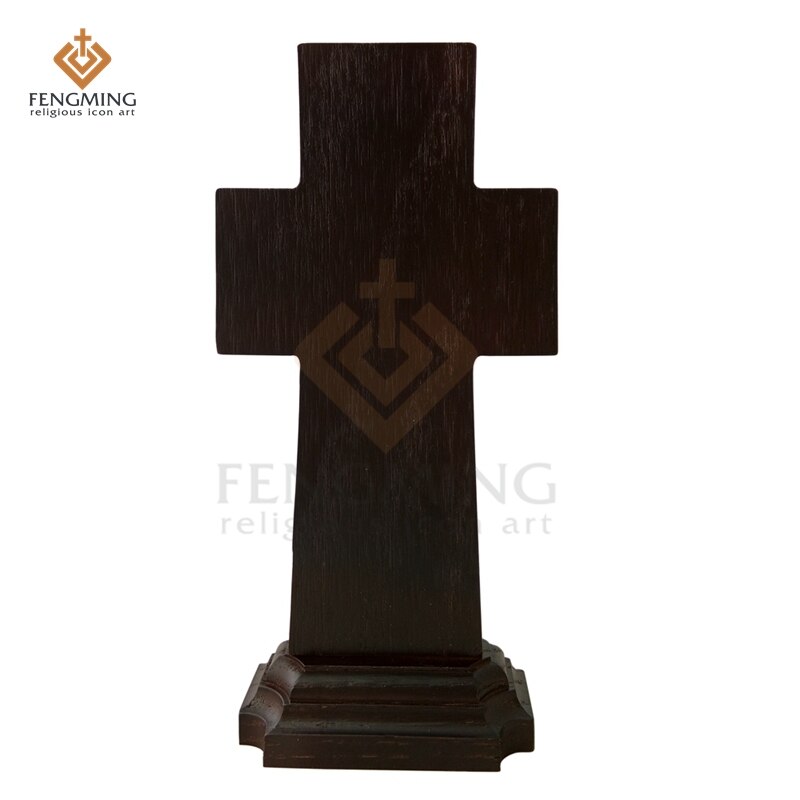 Ortodokse kryds eg træ kristen metal krucifiks på bordet religiøse ikon dåb
