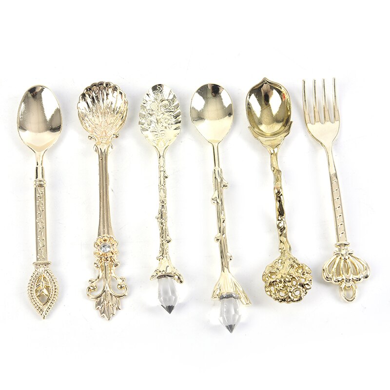 6 st vintage skedar gaffel kunglig stil metall guld snidade kaffe frukt dessert gaffel: Guld-