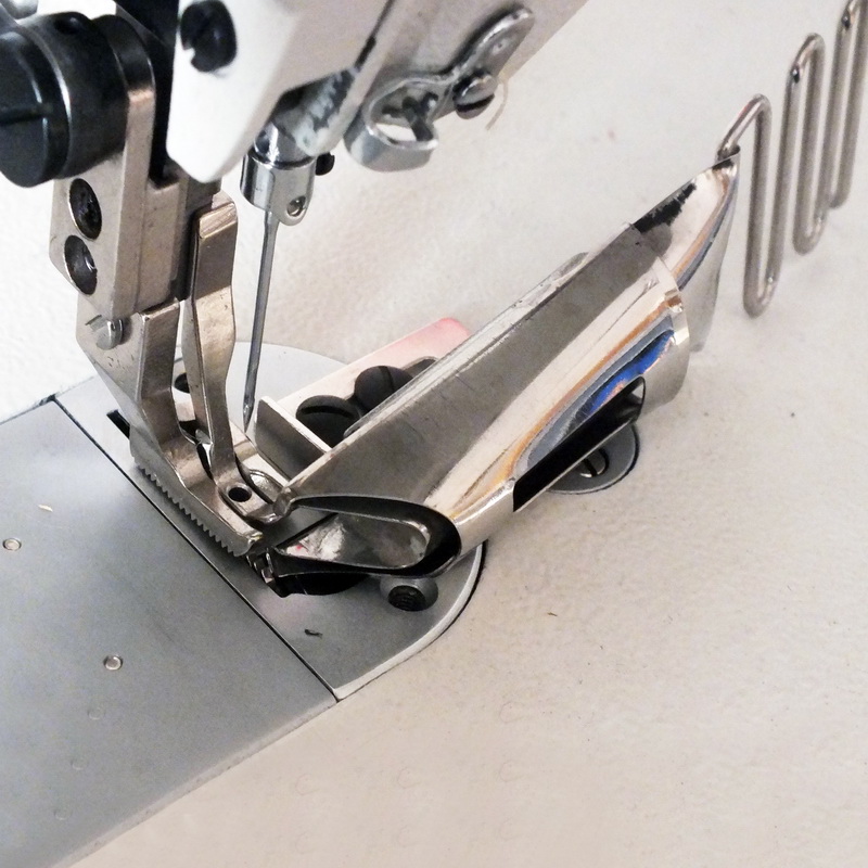 JUKI JACK Industriële loopvoet Naaimachine Wikkelen Naaivoet Dik materiaal Trekvat Plooien Tape Bindmiddel Brede mond