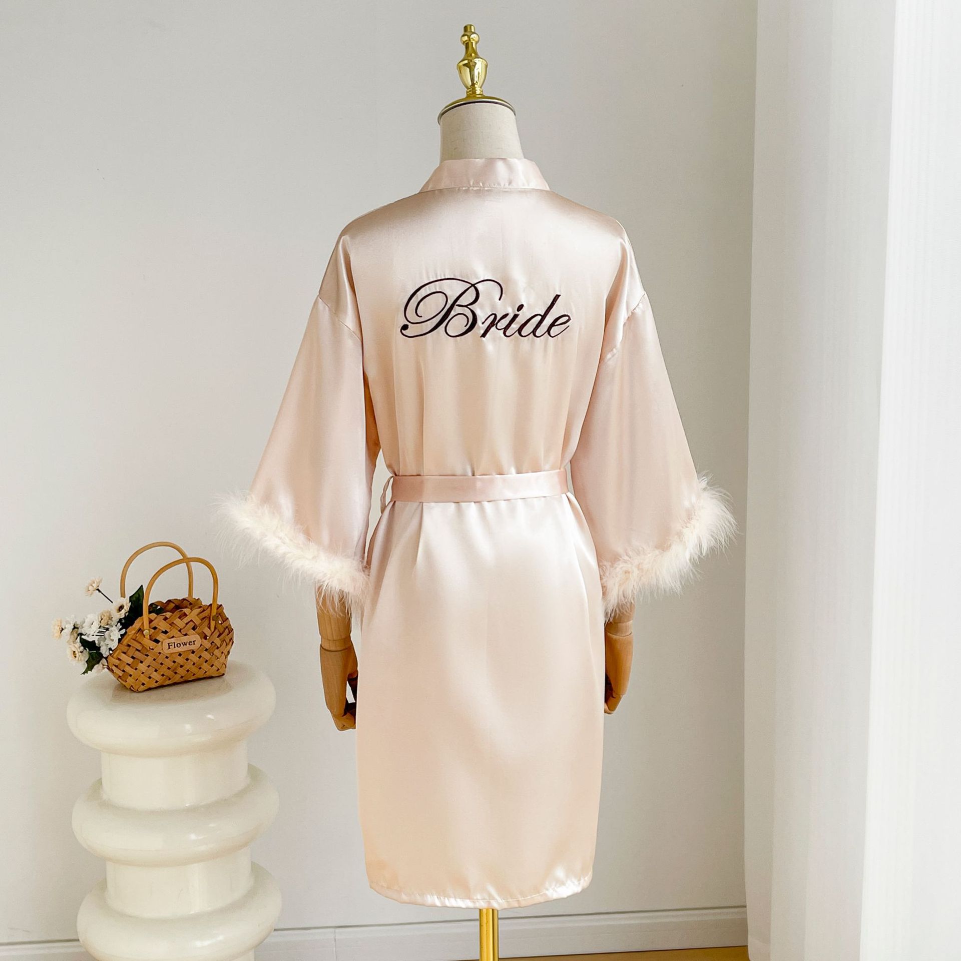 Robe de demoiselle d'honneur en Satin, Kimono, Lingerie intime, Sexy, manches plumes, peignoir, chemise de nuit, vêtements de nuit courts, taille unique: Gris foncé