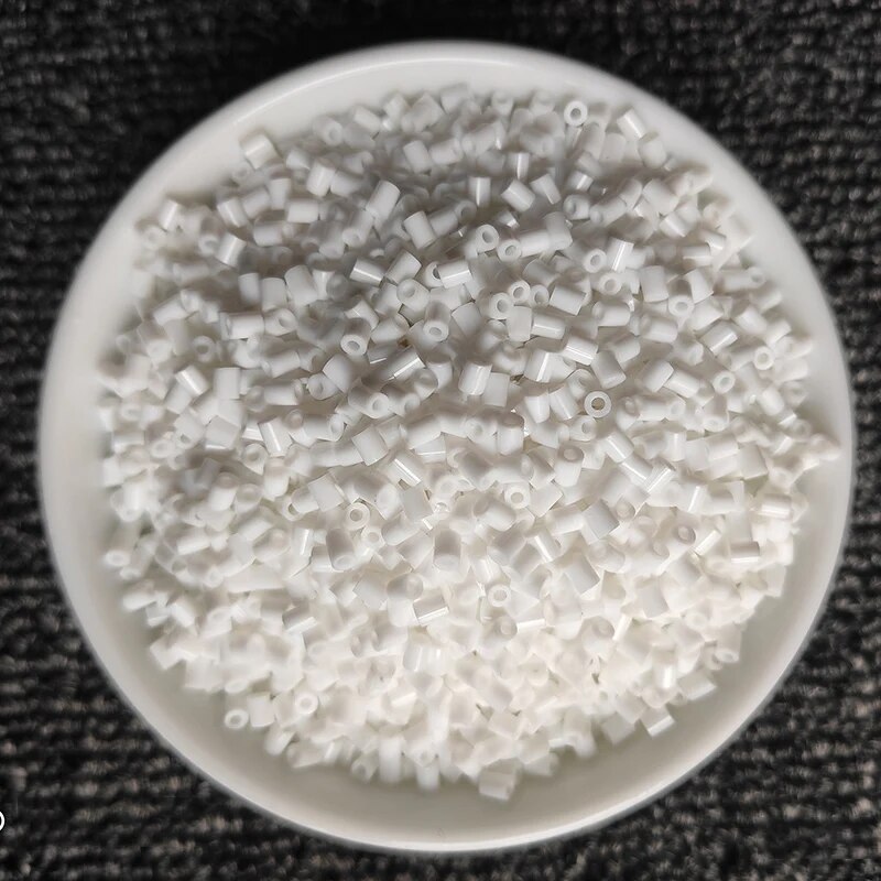 1000 sztuk/paczka 2.6mm Mini koraliki bezpiecznikowe Pixel Puzzle koraliki do topienia żelaza do tworzenia biżuterii DIY wysokiej jakości ręcznie robiona zabawka edukacyjna: Czerwony