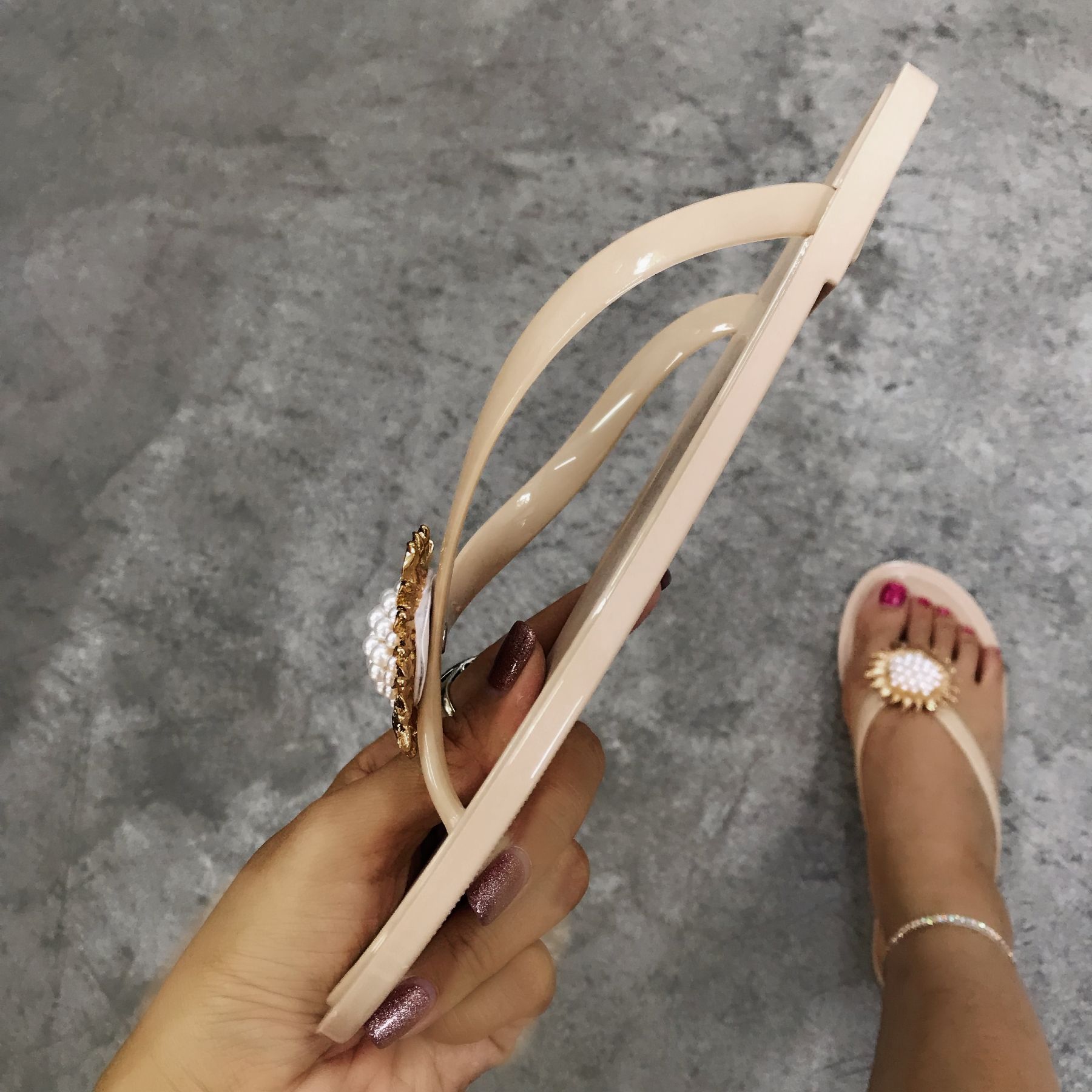 Tongs d'été pour femmes, chaussures en gelée transparentes et claires, pour femmes, chaussures de plage avec fleurs et perles, pantoufles d'extérieur