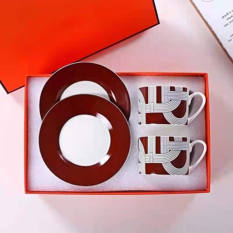 Runway Style Bone Ceramic European Style Western Condiment Dish Tableware Set Oval Shaped Rallye Plates Tea Cup Coffee Mug: Red