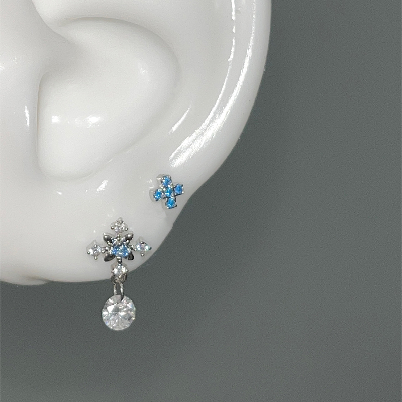 1 stücke glänzend Kreuz Blau Zirkon 316L Edelstahl Ohr Knochen Nagel Y2K Silber Farbe Ohrring für Frauen Cochlea zubehör