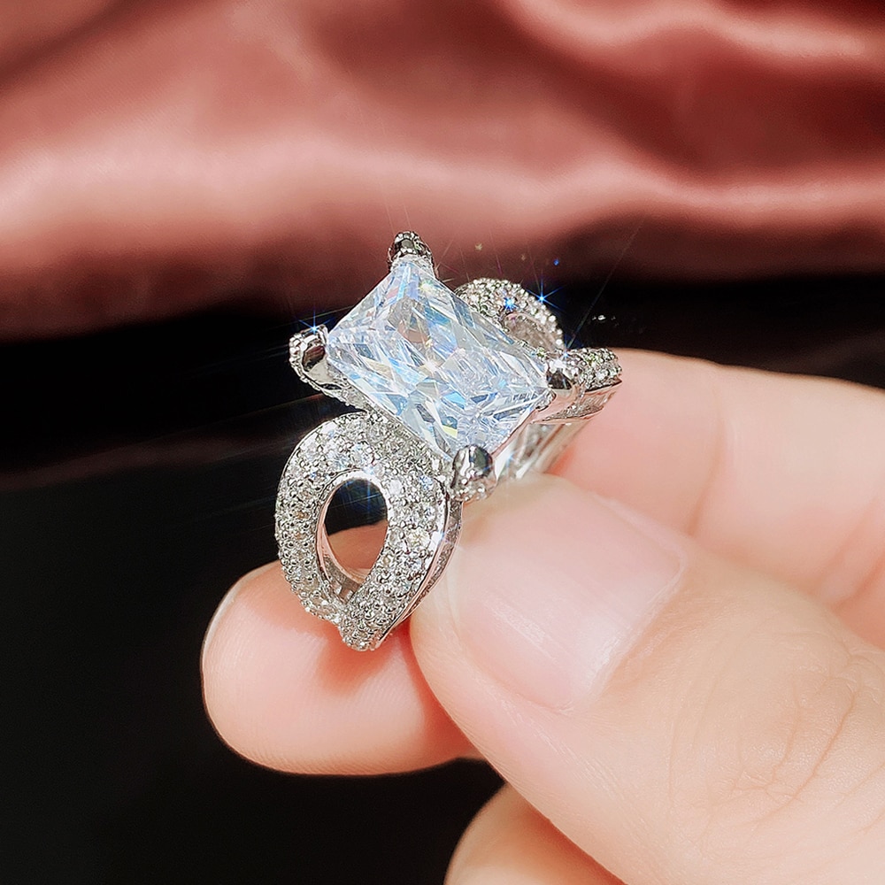 Huitan Brilliant Trouwringen Voor Vrouwen Nieuw Ontworpen Luxe Crystal Zirconia Ring Voorstel Engagement Verklaring Sieraden