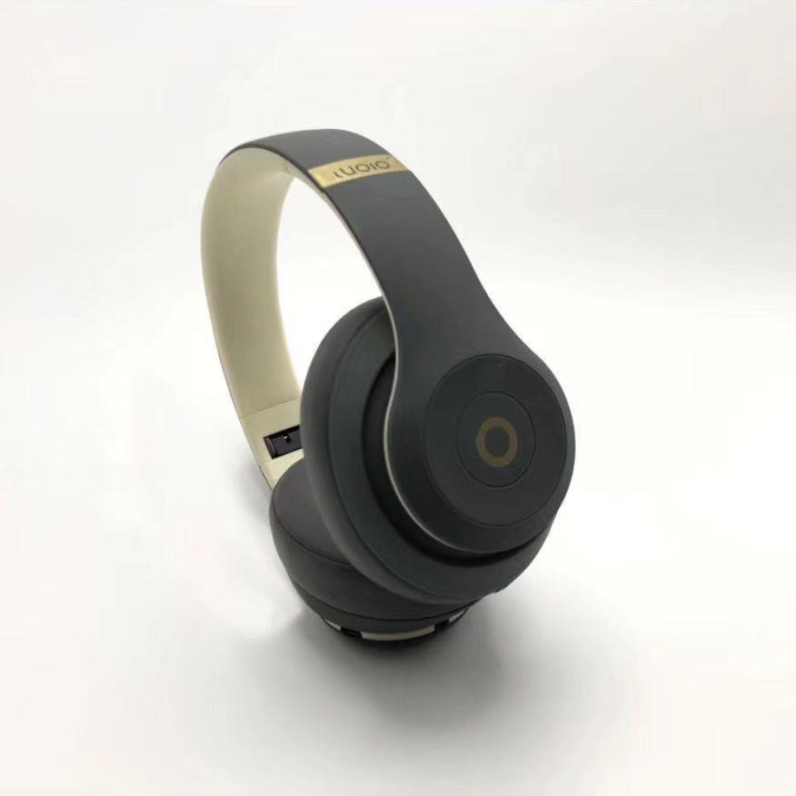 high-end wireless Bluetooth headset with foldable storage for recording engineersBeats Studio3 Wireless: GRAY