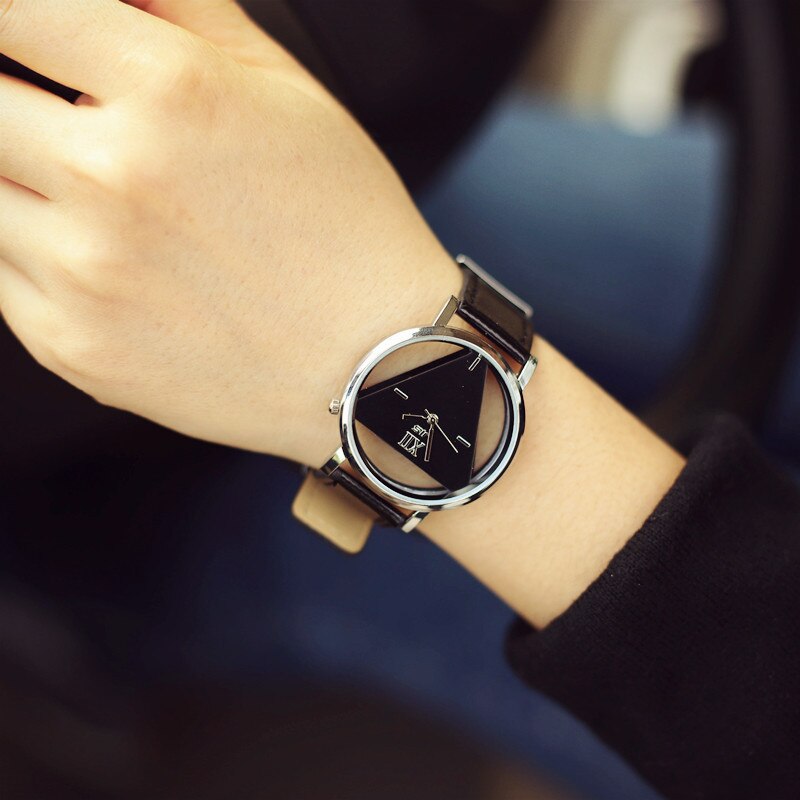 Hule trekant kvinder kvarts ure simpel nyhed og individualisme armbåndsur sort hvid læder ur: Sort