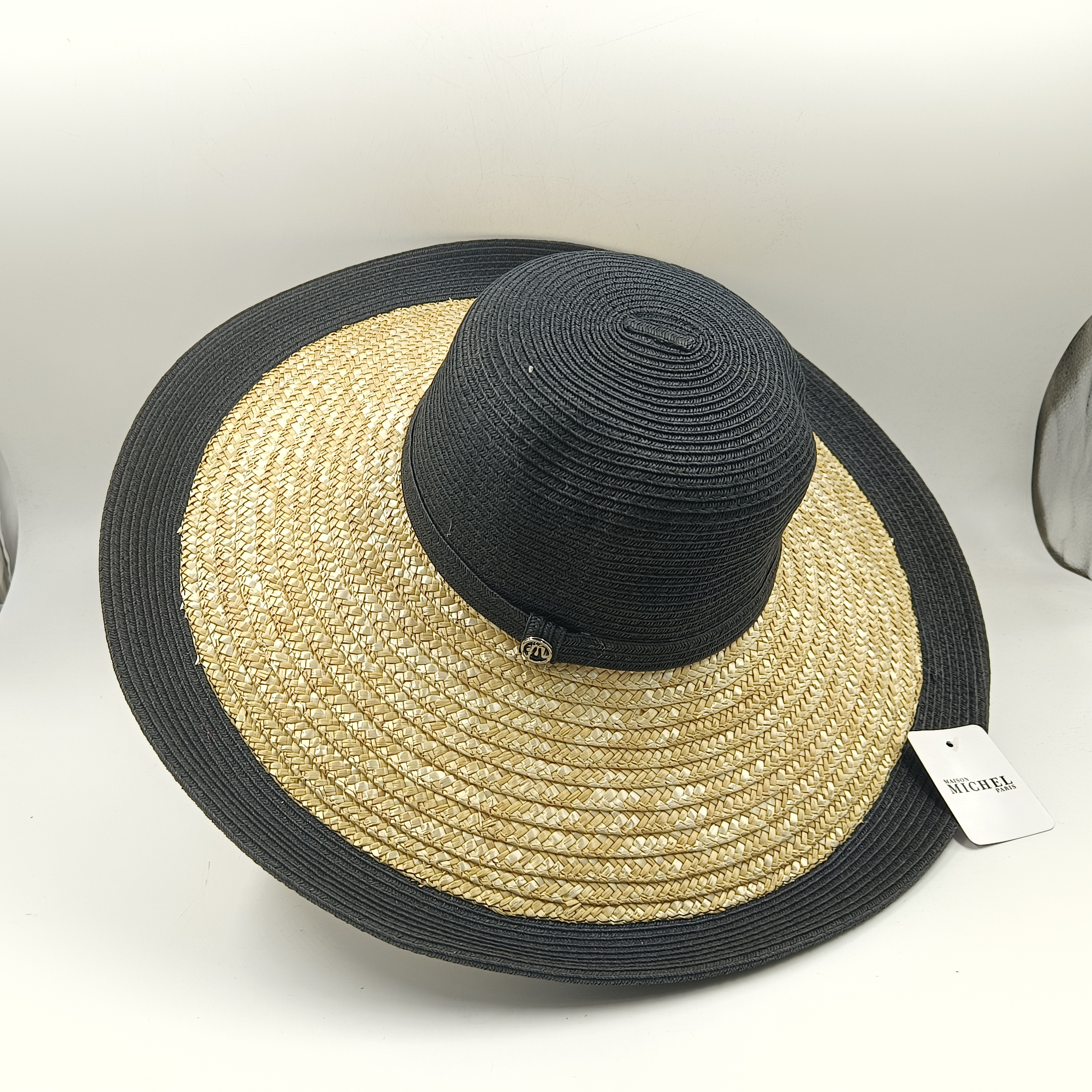 Chapéu de palha raffite de jazz de aba grande feminino inglês retro versátil praia protetor solar chapéu hepburn estilo senhora francesa: Dourado