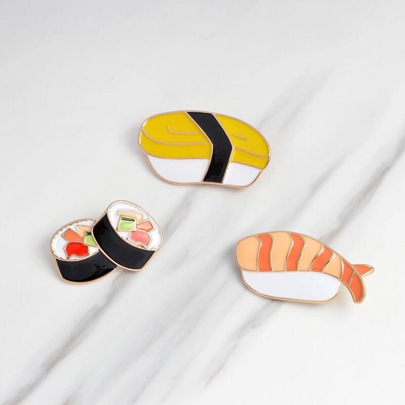 Japanische Küche Sushi Mittagessen Rolle Lachs Brosche Emaille Stift Jacke Rucksack Tasche Reflektierende Stift Abzeichen freundlicher