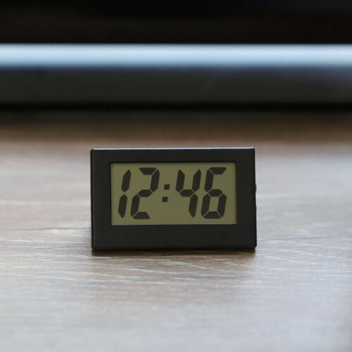 Slaapkamer Eenvoudige Kleine Elektronische Horloge Draagbare Oude Man Groot Woord Tafel Student Examen Mute Desktop Klok Cinta Metrica Electronica: BK