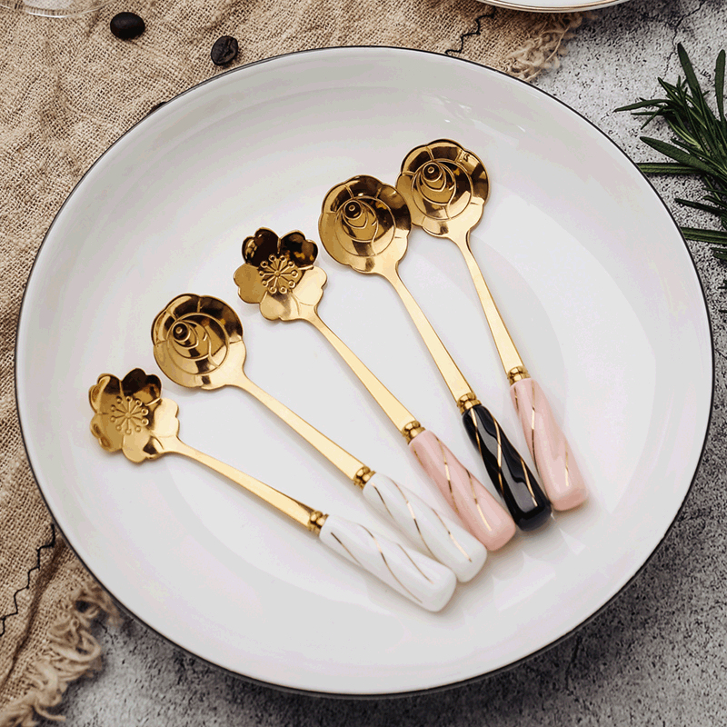 Cuchara de café de acero inoxidable con forma de flor, cucharilla creativa para helado, cucharilla de cocina para agitar, vajilla dorada