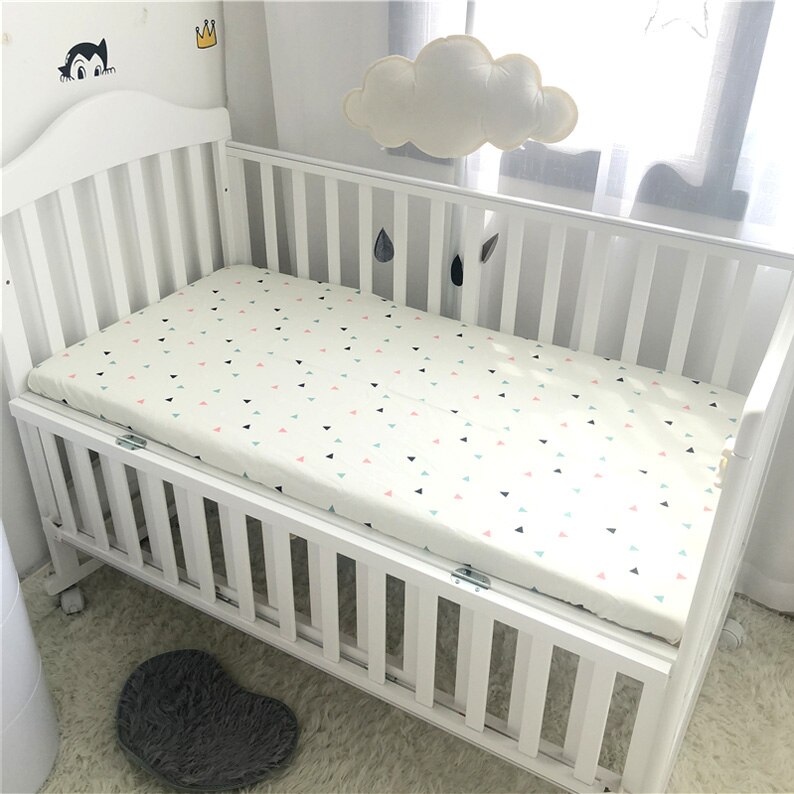 Baby bomuldssengetøj lagen sengetæppe barneseng seng krybbe madrasbeskytter sengetæppe 130*70 cm: Farve trekanten