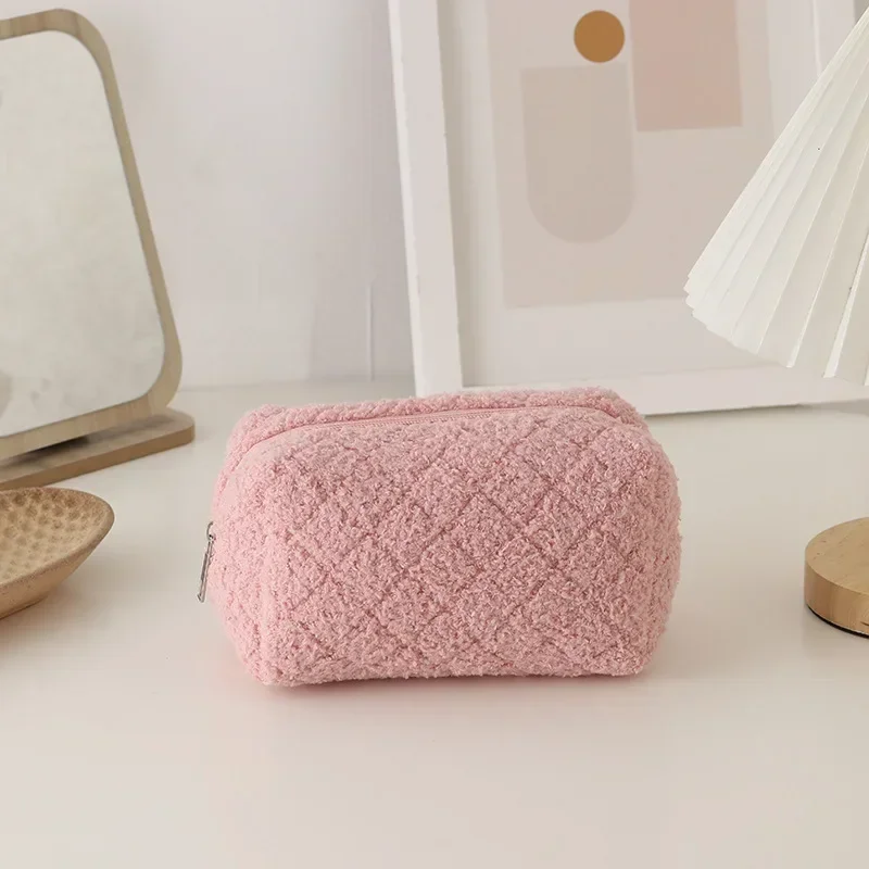 Cute Women's Cosmetic Bag Pencil Case Soft Plush Makeup Bag Lipstick Makeuo Pouch Jewelry Pencil Case Travel Cosmetic Organizer: Pink