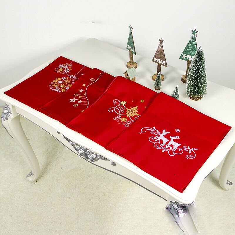 Julbord löpare xmas dekoration festlig röd snöflinga träd älg tyg