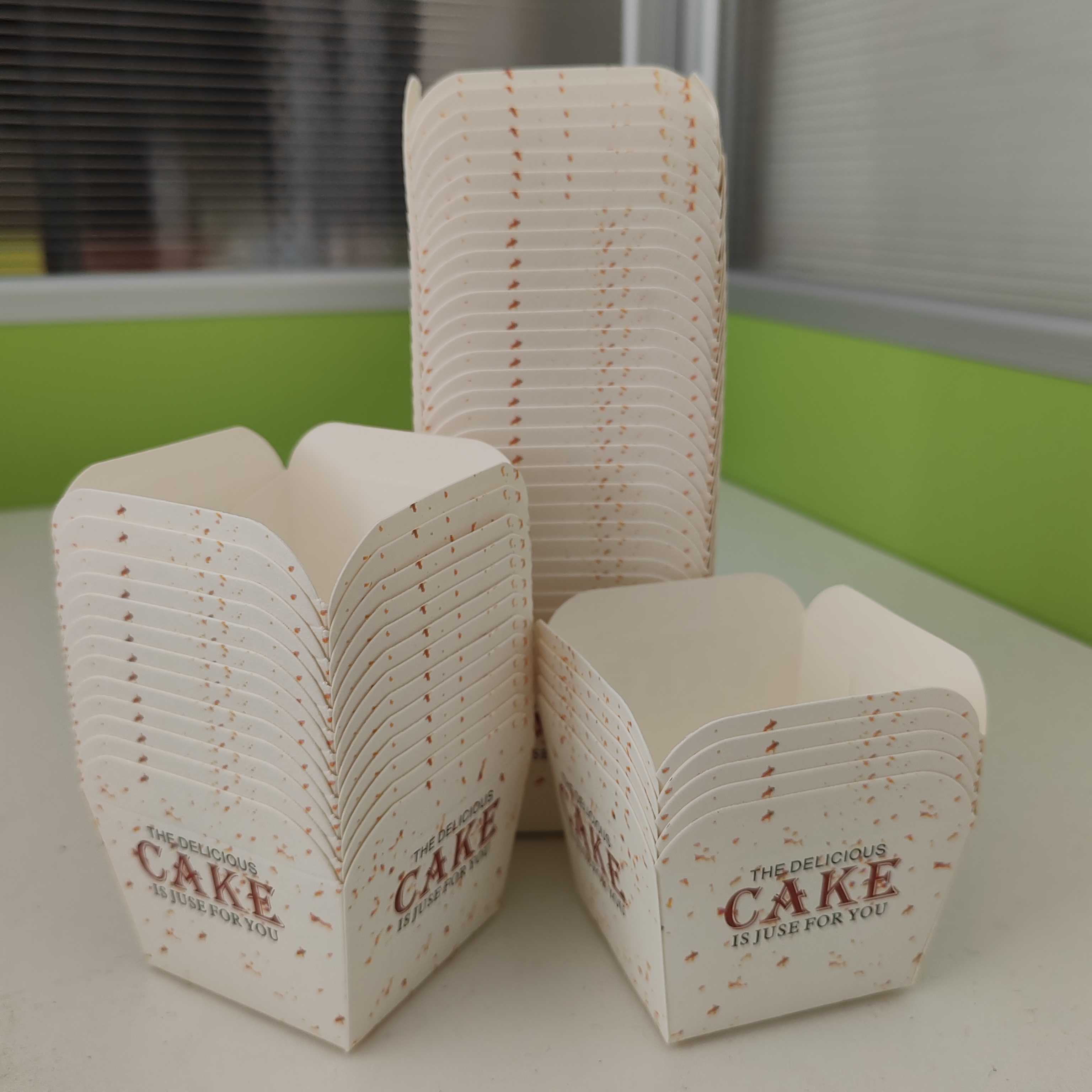 50pcs Cupcake Baking Cups Square Cupcake Liners Disposable Baking Wrappers Muffin Cups Desserts Holders for Weddings Birthdays: light yellow