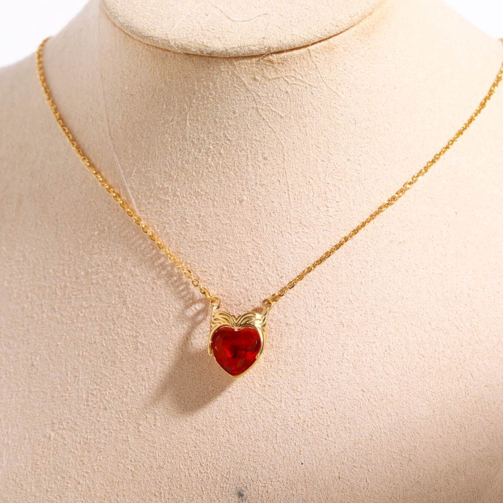 Movie Scarlet Witch Necklace Jewelry Cute Rhinestone Love Heart Helmet Pendant Choker Necklaces Geek Accessories