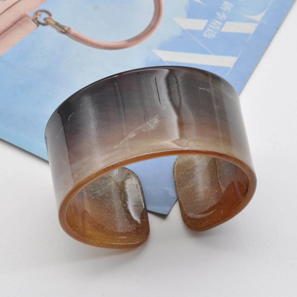 Stijlvolle Breed Breedte Kleurrijke Acryl Vrouwen Manchet Bangle: Khaki