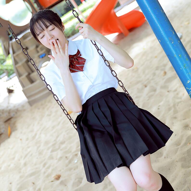 Japans schooluniform jk-shirt met korte mouwen, ronde hals en getailleerde taille | japanse orthodoxie shirt met peter pan-kraag en geplooide zwarte rok