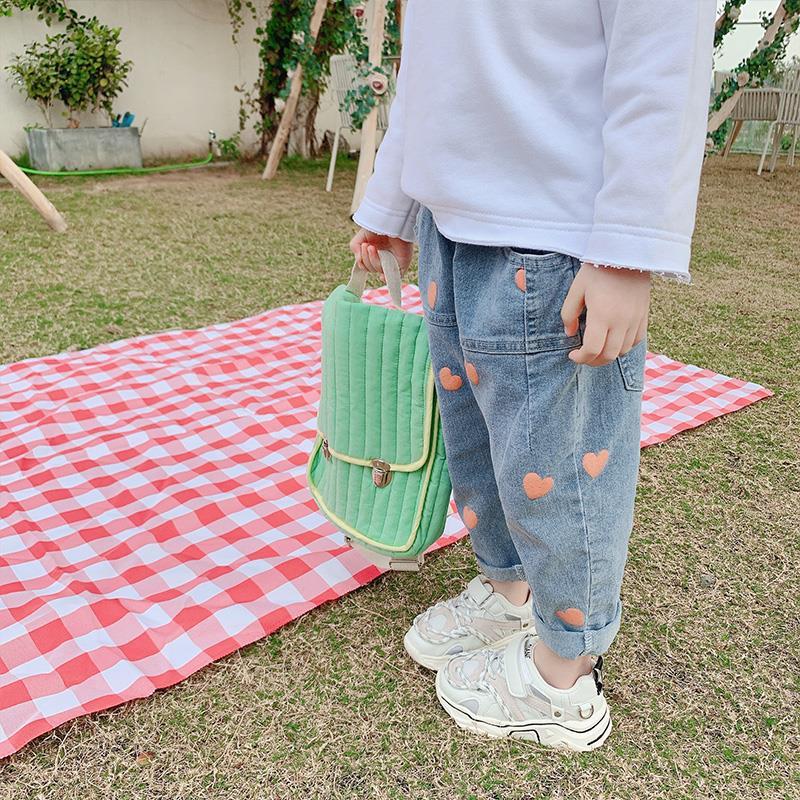 Efterårs koreansk stil baby pige jeans børne denim bukser børn elsker print cowboy bukser børn bukser jeans