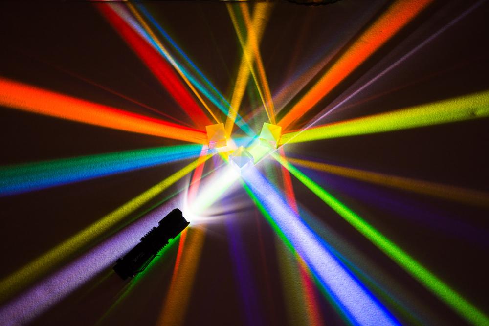 2PCS 2.2x2.2x2.2cm Optical Glass Educational Prism Defective Cross Dichroic X-Cube Glass Prisms RGB Combiner Decoration Glass