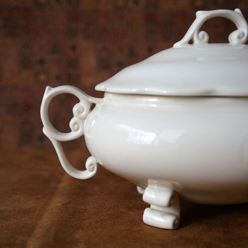 European milk white ceramic European classical carved double ear retro cup with cover