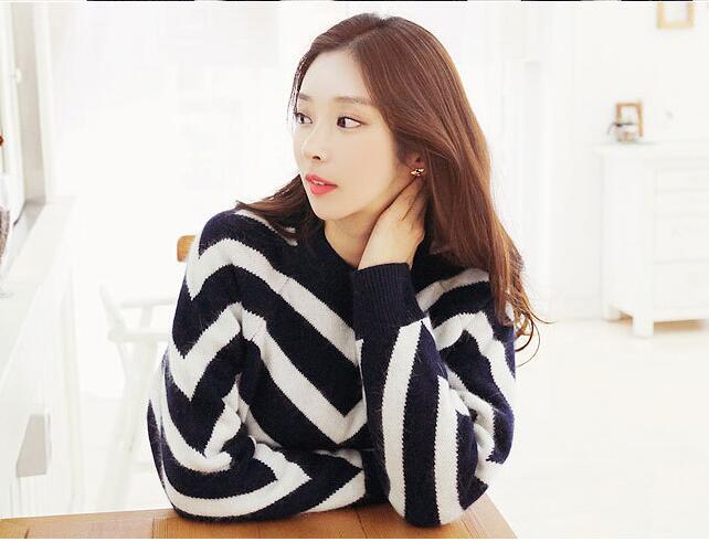 Grace Jun Cute Bee Clip on Earrings for Women Girl Popular No Pierced Earrings No Ear Hole Earrings