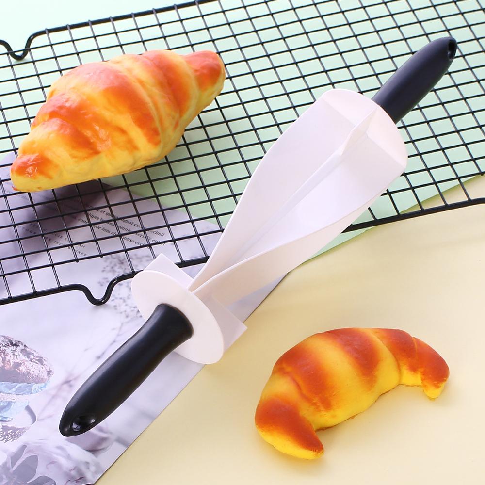 Multi-functional Rolling Croissant Cutter Kitchen Baking Tools Plastic Croissant Stick Wheel Dough Pastry Knife