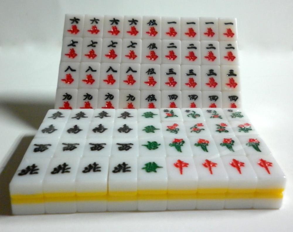 Portable Mahjong Organic Glass Mini Mahjong Engraving Tourist Mahjong, Chess and Card Entertainment