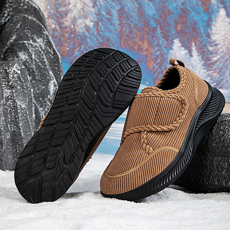 Comfortabele wandelschoenen met schokabsorberend en antislip bovenwerk, ademend materiaal en klittenbandsluiting voor gemakkelijk aan- en uittrekken.