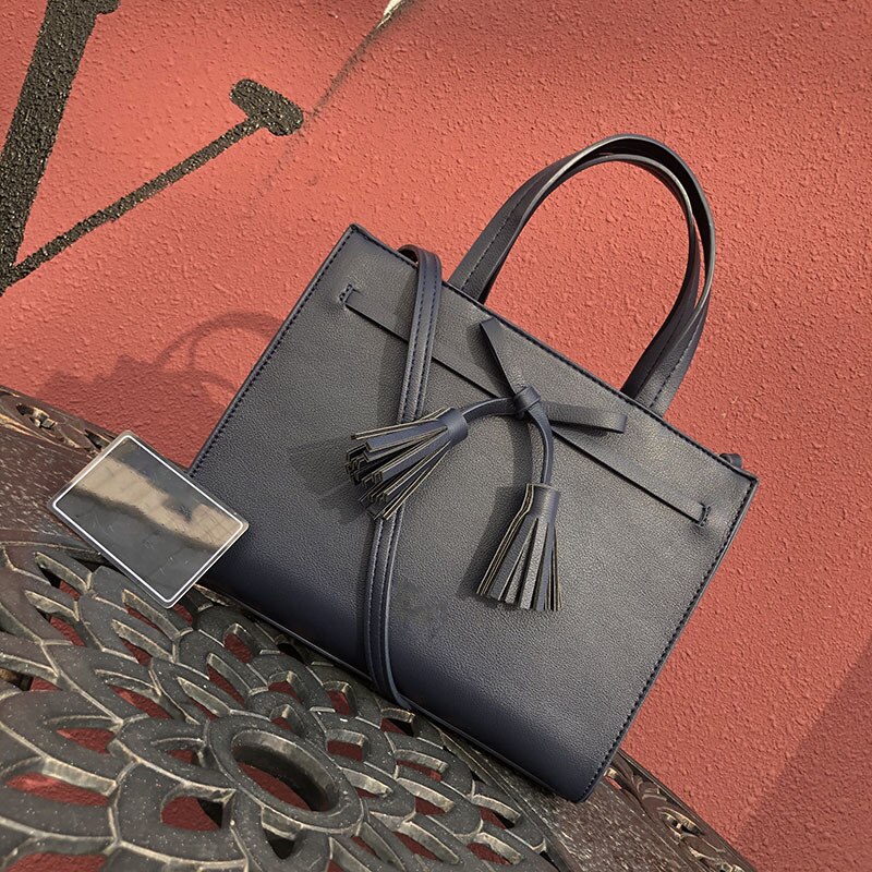 Gaohe europeu e americano bolsa de comércio exterior bolsa feminina outono e inverno nova fronteira bolsa borla arco pequeno quadrado ba: Blue.