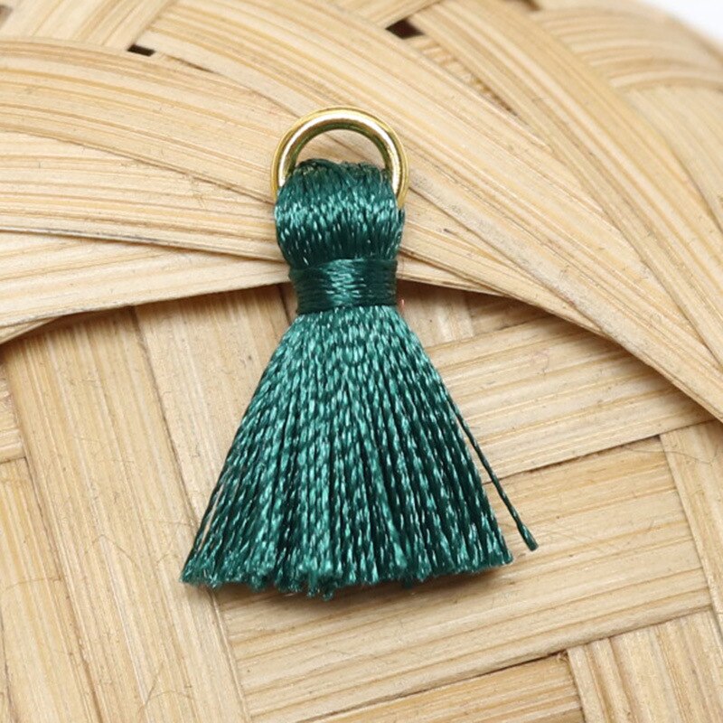 Colgante de borlas de hilo de algodón de 2cm, accesorio de joyería, con adornos de flecos pequeños, para manualidades, DIY, 20 piezas: Verde
