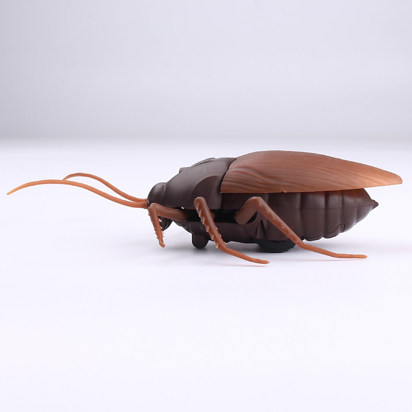 External remote control insect crawling toy simulation red horror creepy Halloween funny